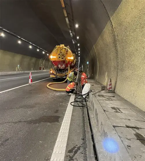 翁源隧道排水渠清淤